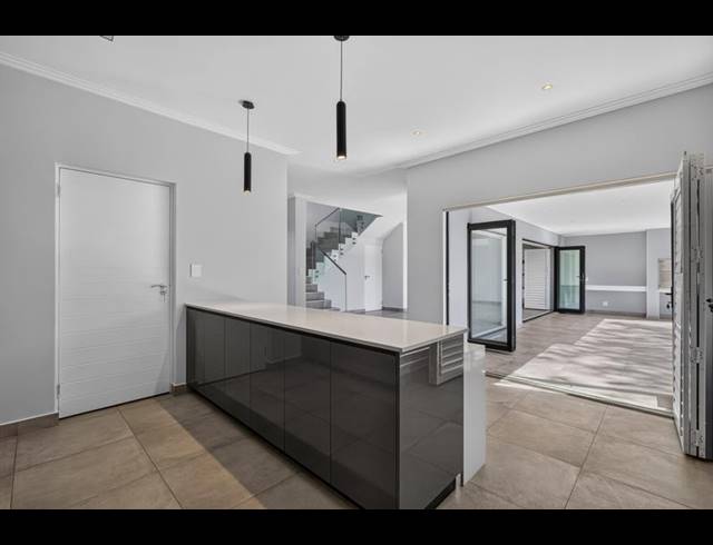 4 BEDROOM TOWNHOUSE FOR SALE IN BRYANSTON
